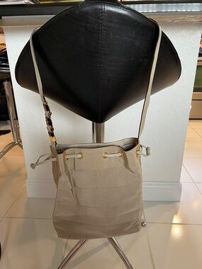 SALVADORE FERRAGAMO BEIGE SHOULDER DRAWSTRING BAG-REHAB